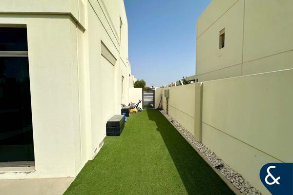 Corner | Single Row | Desirable Location